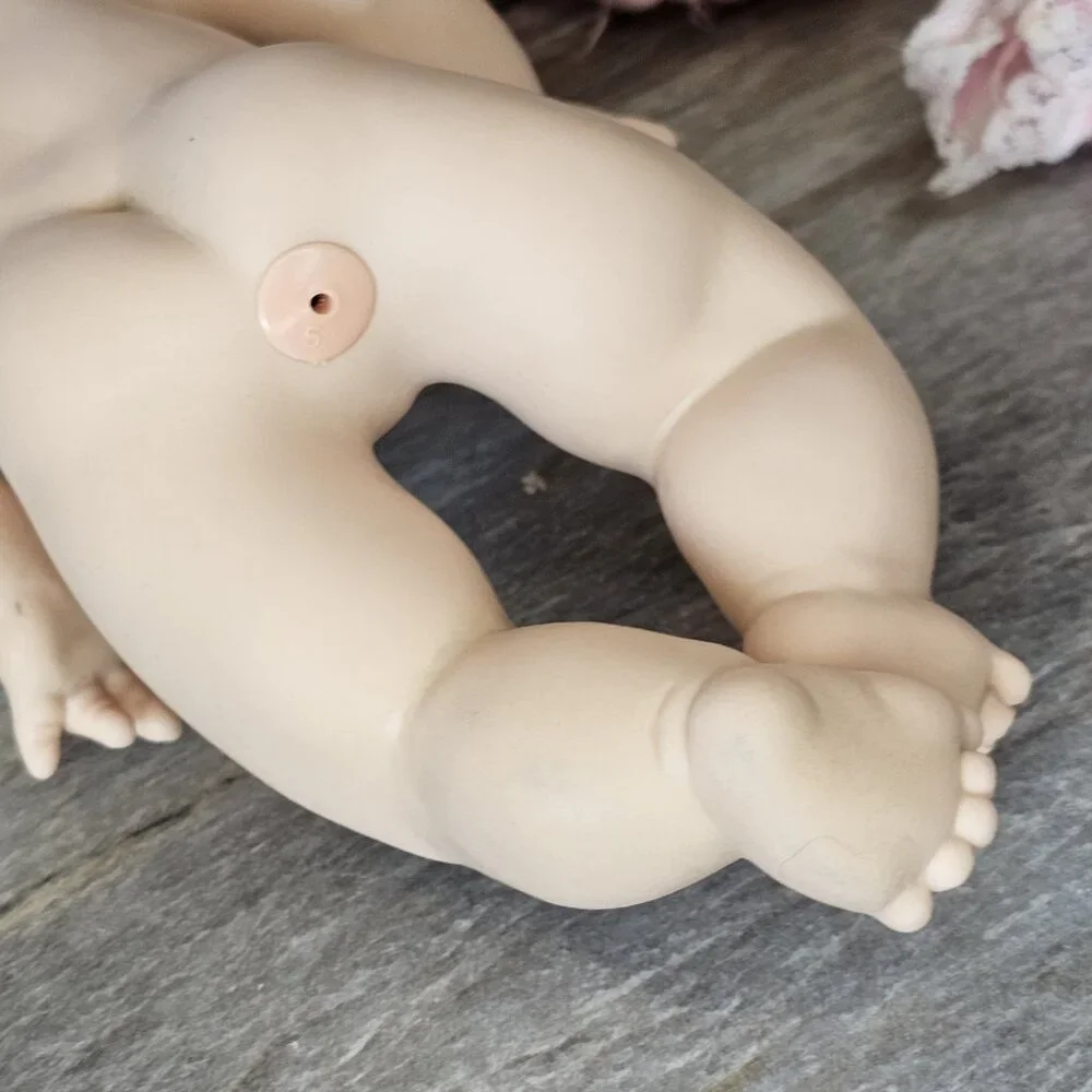 VTG 70s Playmates Drink And Wet Baby‎ Girl Doll 9